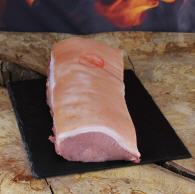 junges Karree mit Schwarte zum Braten
